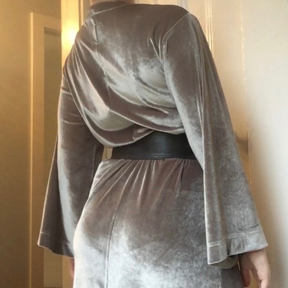 Silver Velvet Robe - Picture 2 of 3
